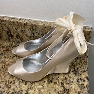 Nina wedge shoes size 7.5 , brand new